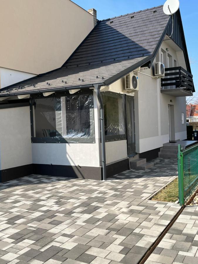 Komo Apartment Bük Eksteriør bilde