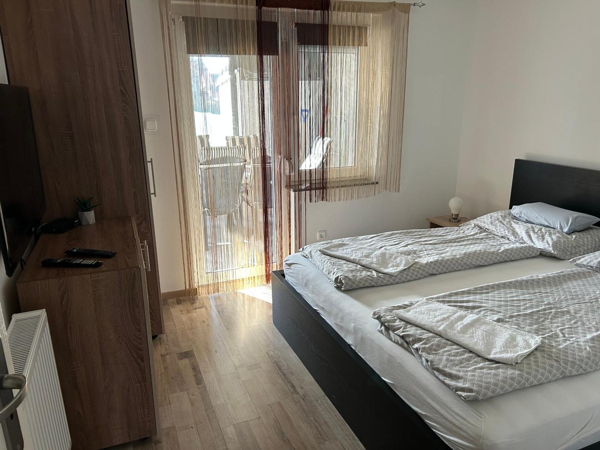 Komo Apartment Bük Eksteriør bilde